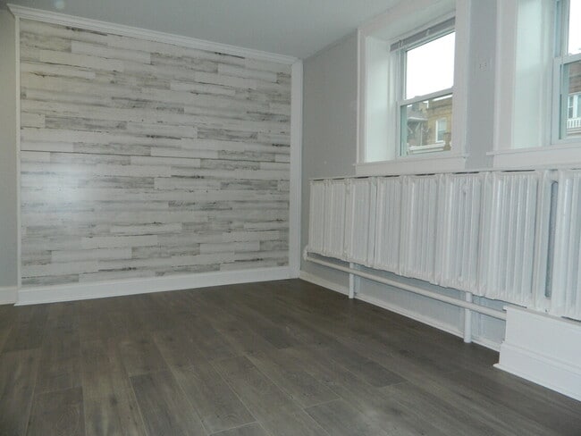 2517 W Gunnison St, Unit 1 in Chicago, IL - Foto de edificio - Building Photo