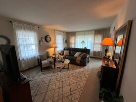 220 E Wilbur Ave, Unit Lower in Milwaukee, WI - Building Photo