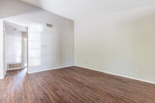 6201 Berkett Cove in Austin, TX - Building Photo