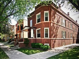 2252 W Waveland Ave, Unit 1 in Chicago, IL - Building Photo