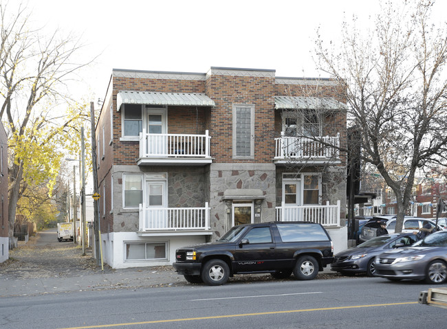 3861 Hochelaga Rue in Montréal, QC - Building Photo - Building Photo