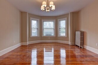 90 Gladstone St in Boston, MA - Building Photo - Building Photo