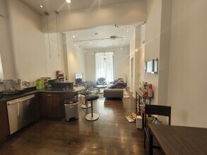 64 W Superior St in Chicago, IL - Building Photo - Building Photo