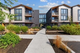 Range Apartments in Bend, OR - Building Photo