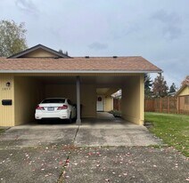 1853 NW Adams St in McMinnville, OR - Building Photo