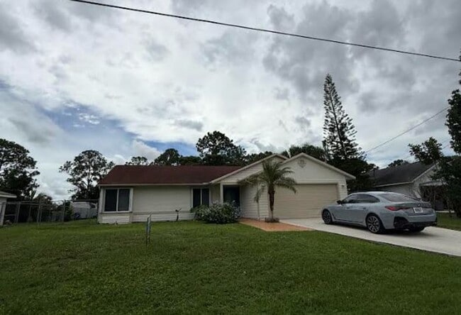 property at 1374 SW Hunnicut Ave