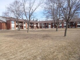 87 Hamilton St N in Waterdown, ON - Building Photo