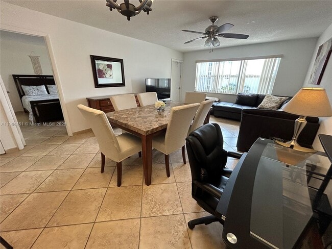 410 SE 2nd St in Hallandale Beach, FL - Foto de edificio - Building Photo