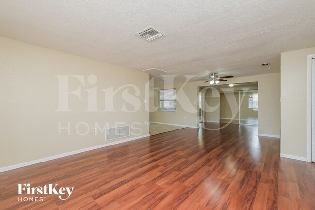 3206 Coldwell Dr in Holiday, FL - Foto de edificio - Building Photo