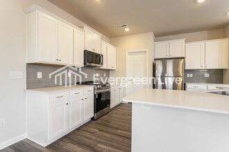 823 Pear Blossom Ct in Winston-Salem, NC - Building Photo - Building Photo