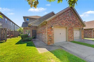 3229 W Montrail Pl in Fayetteville, AR - Building Photo
