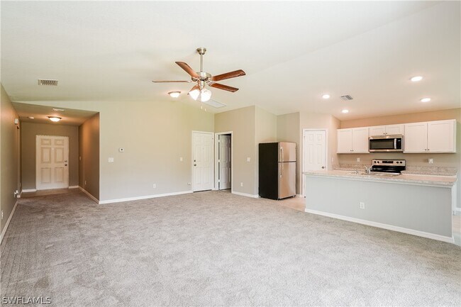 52 Olive Ave S in Lehigh Acres, FL - Building Photo - Building Photo