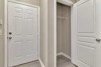 9314 Crescent Loop Cir in Tampa, FL - Building Photo - Building Photo