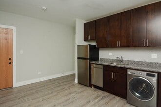 445 W Belden Ave, Unit A06W in Chicago, IL - Foto de edificio - Building Photo