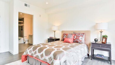 4354 Teesdale Ave in Los Angeles, CA - Foto de edificio - Building Photo