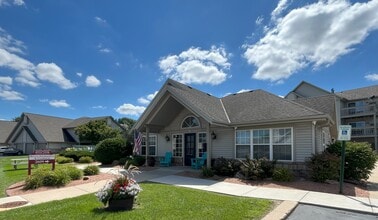 Stone Creek Apartments in Waukesha, WI - Building Photo - Building Photo