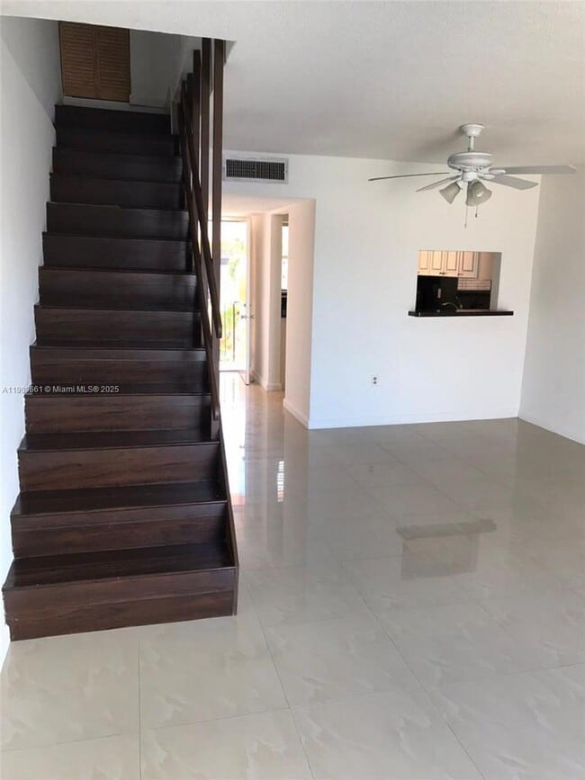 1100 W 35th St in Hialeah, FL - Building Photo - Building Photo