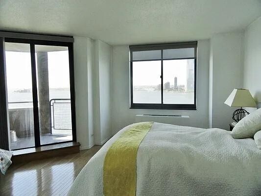377 Rector Pl in New York, NY - Building Photo