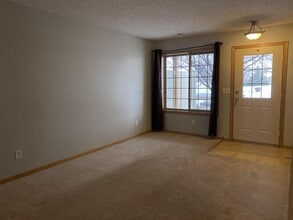 860 Independence Dr in Big Lake, MN - Foto de edificio - Building Photo