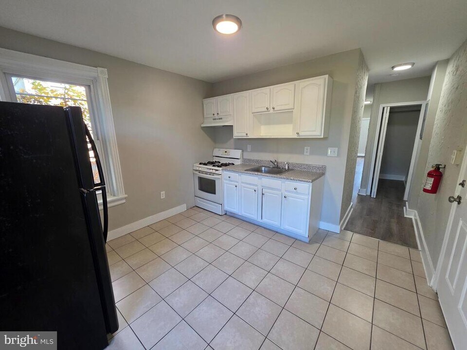 549 Brunswick Ave in Trenton, NJ - Building Photo