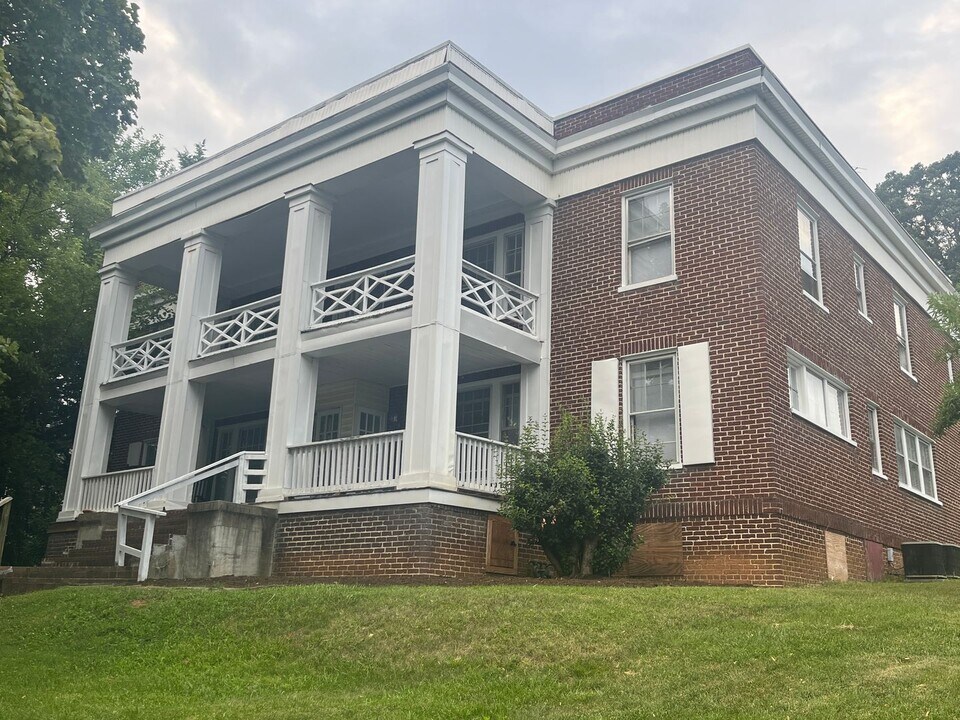 1515 Memorial Ave SW in Roanoke, VA - Building Photo