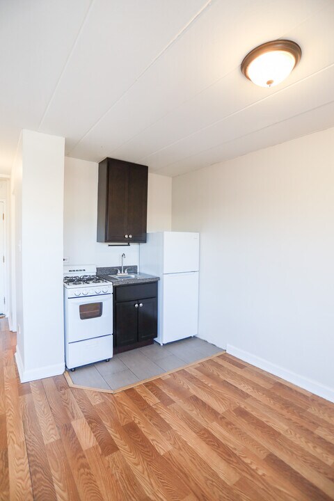 7300 N Ridge Blvd, Unit #307 in Chicago, IL - Building Photo