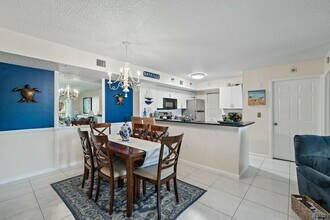 242 Village Blvd in Tequesta, FL - Building Photo - Building Photo