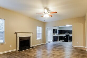 6325 Polar Fox Ct in Riverdale, GA - Building Photo - Building Photo