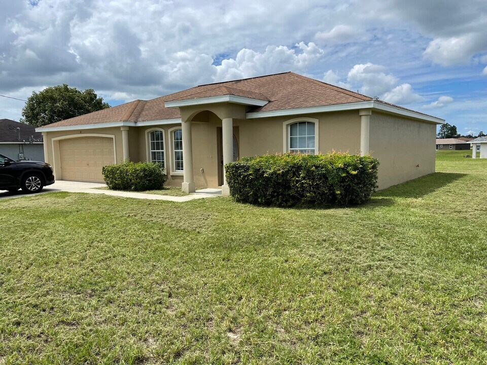 14 Poplar Ct in Ocala, FL - Foto de edificio