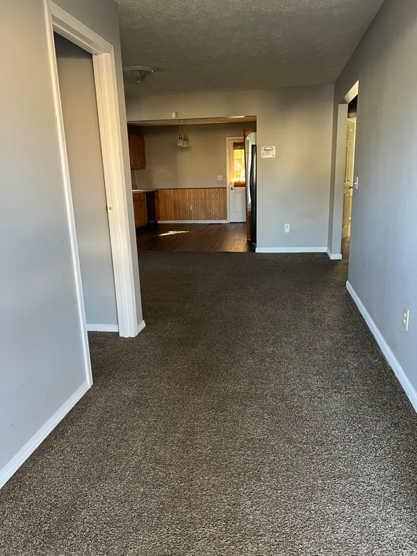 109 S 6th St in Austin, IN - Foto de edificio - Building Photo