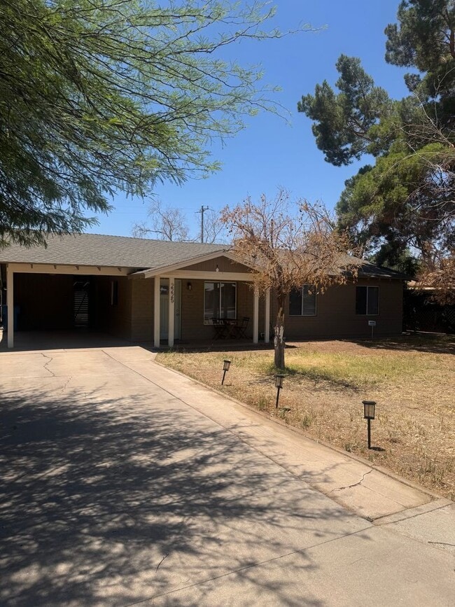 property at 2225 W Whitton Ave