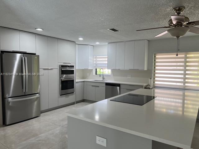10860 NW 40th St in Coral Springs, FL - Building Photo