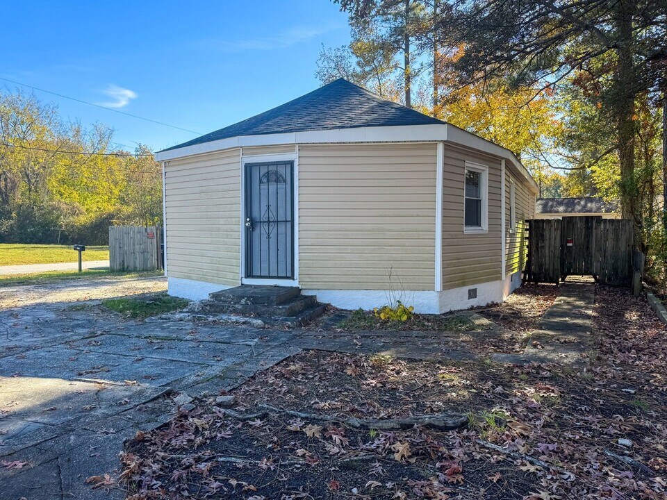 3000 Courthouse Rd in Hopewell, VA - Building Photo