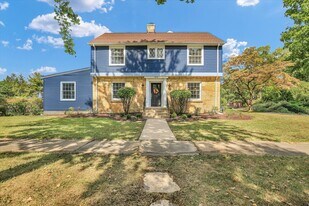 1212 W Healey St in Champaign, IL - Building Photo