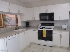 7818 Emerald Cir in Naples, FL - Building Photo - Building Photo