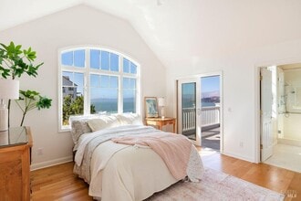 335 Golden Gate Ave in Belvedere, CA - Foto de edificio - Building Photo
