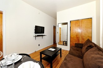 690 9th Ave-Unit -4R in New York, NY - Foto de edificio - Building Photo