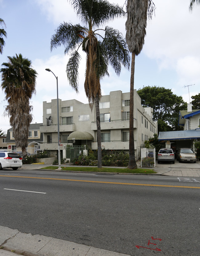 549 S Wilton Pl in Los Angeles, CA - Foto de edificio - Building Photo