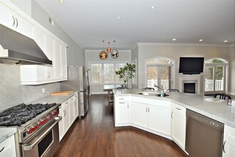 26 Hathaway Ln in Manhasset, NY - Building Photo - Building Photo