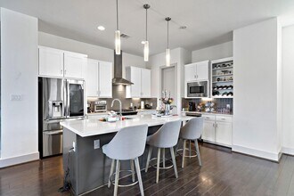 4621 Chartres St in Houston, TX - Building Photo - Building Photo