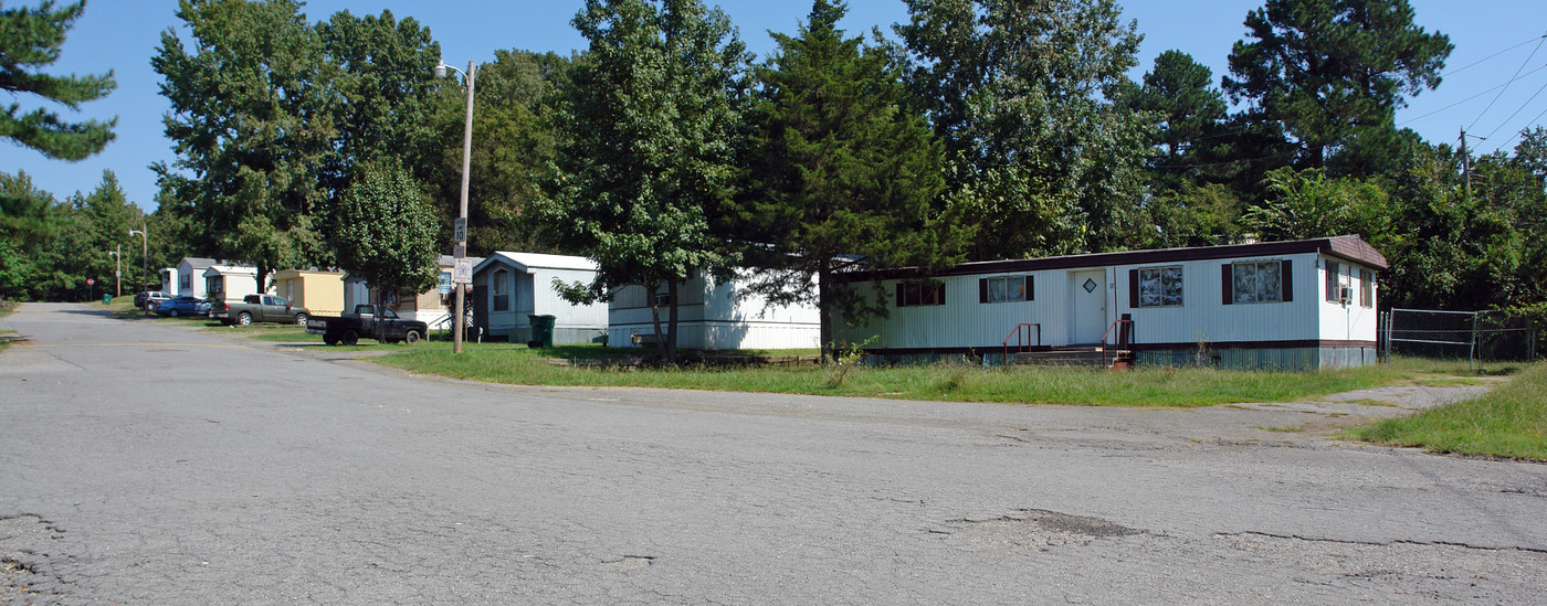 1700 W Dixon Rd in Little Rock, AR - Building Photo