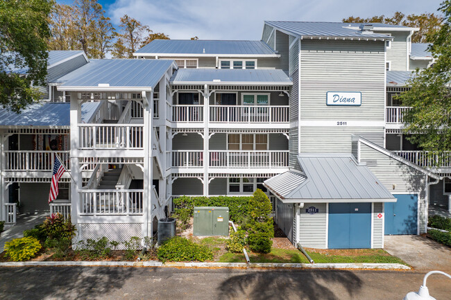 Dolly Bay Condominiums in Palm Harbor, FL - Foto de edificio - Building Photo