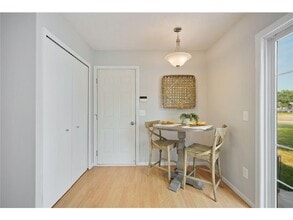 15785 Flackwood Trl in Apple Valley, MN - Foto de edificio - Building Photo