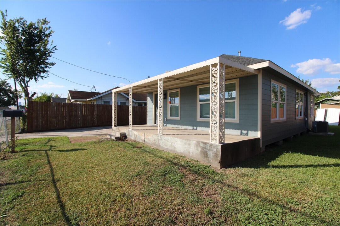 6925 Avenue N in Houston, TX - Foto de edificio