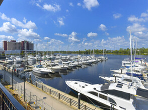 Pier 33 Apartments in Wilmington, NC - Building Photo - Building Photo