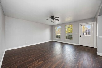 4914 27th St E in Dickinson, TX - Building Photo - Building Photo