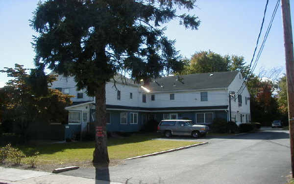 17 Kiel Ave in Kinnelon, NJ - Foto de edificio