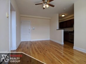 818 W Diversey Pky, Unit Q in Chicago, IL - Foto de edificio - Building Photo