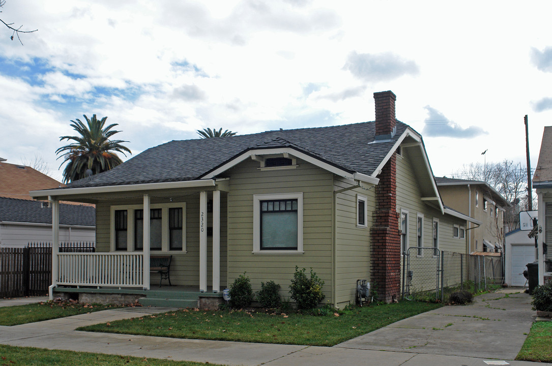 2320 U St in Sacramento, CA - Foto de edificio