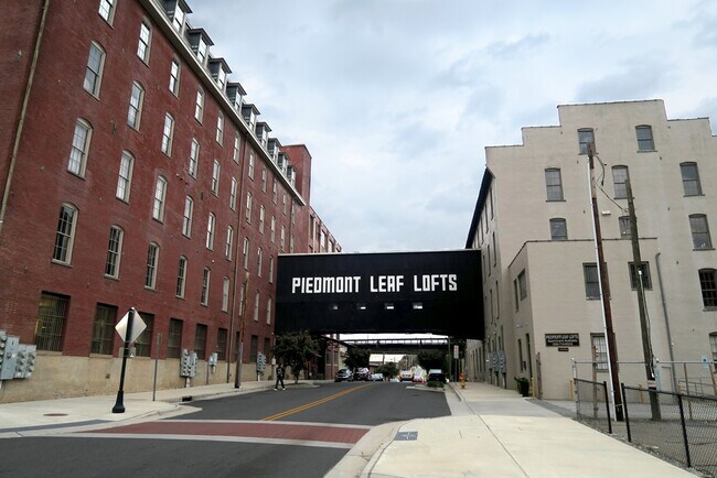 406 4th St E, Unit 440 in Winston-Salem, NC - Foto de edificio - Building Photo